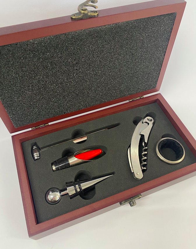 SET DE VINO 5 PZAS CAJA MAD CUADRADA