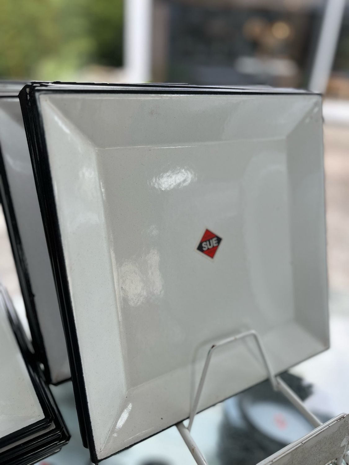 PLATO CUADRADO 28X28 ESMALTADO BLANCO  SUE