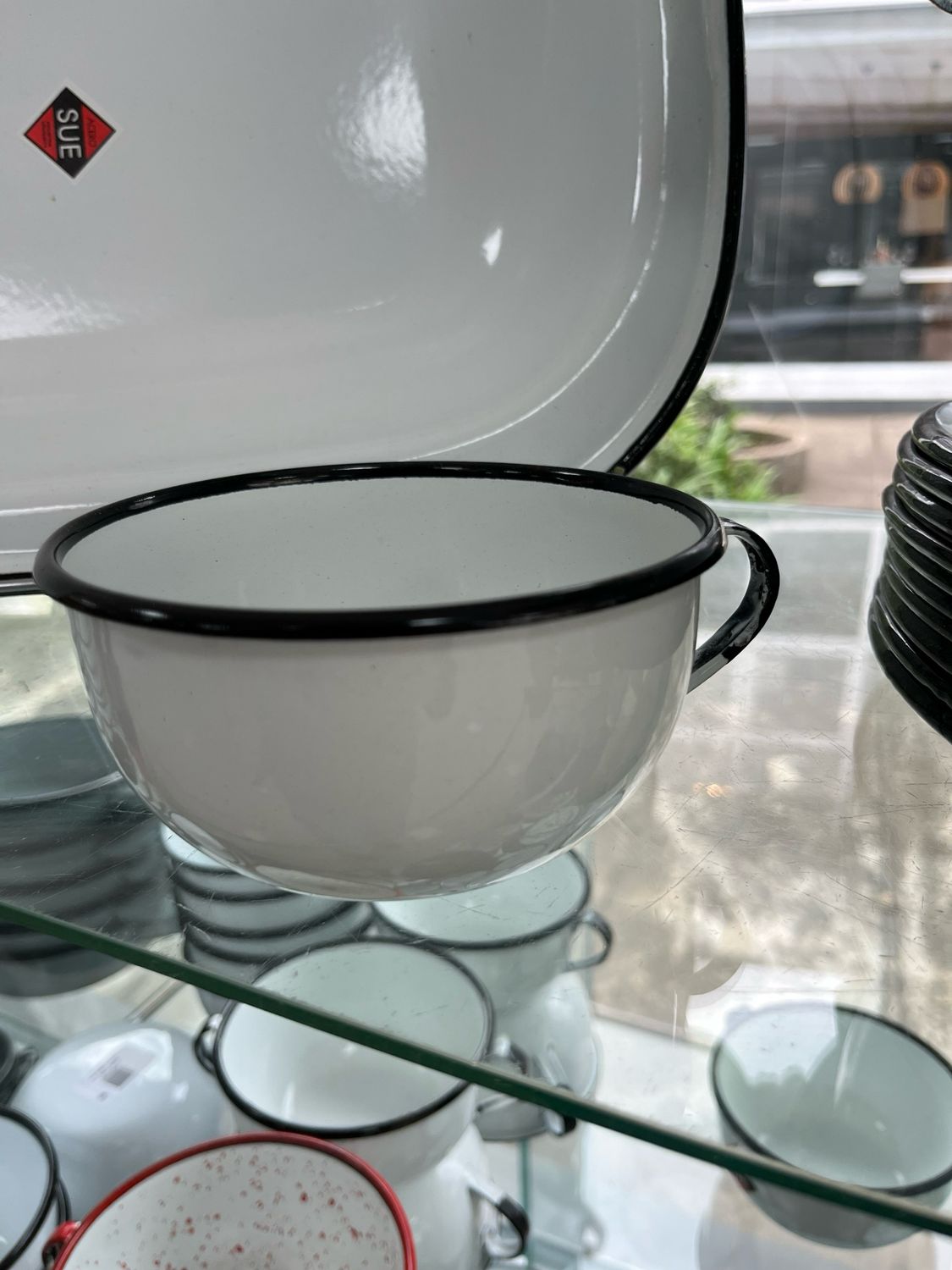 TAZA 12 CM BLANCA B/NEGRO ESMALTADA SUE