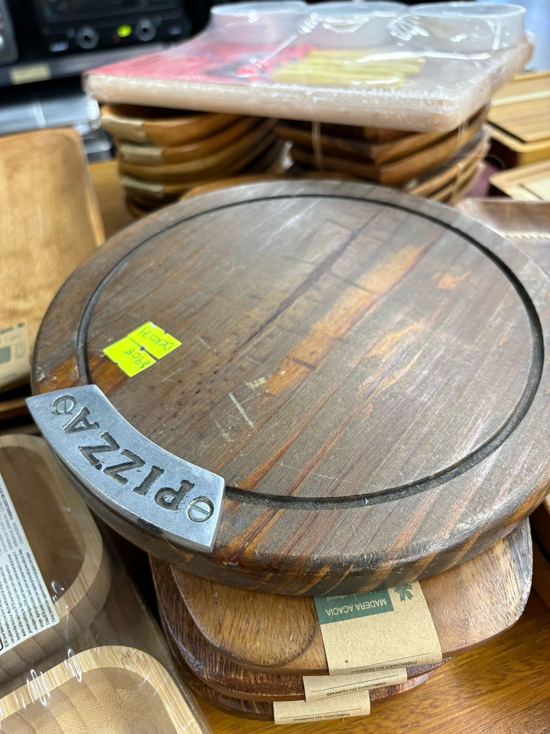 TABLA REDONDA C/DETALLE PELTRE