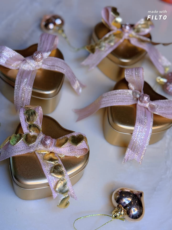 7oz Champagne Gold Heart Candle | Scent Gifts   | Local Luxury | LiveCheerMeditate