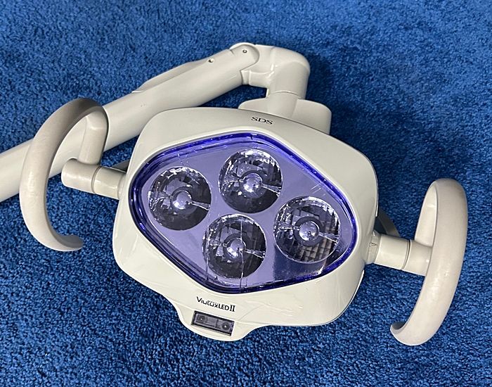 SDS Viulux LED-II Dental Post Mounted Light (D400) *Very Good Used Condition