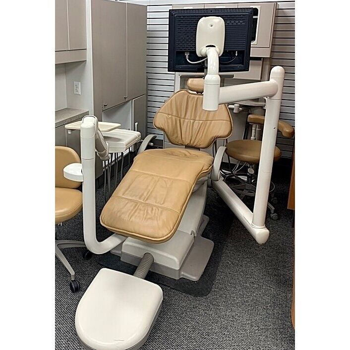 ADEC 511-532-581 - Operatory Package (Surf) - Radius Delivery & Monitor Mount - Ultraleather Upholstery - Color of Choice *Refurbished ADEC 511-532-581 - Operatory Package (Surf) - Radius Delivery & Monitor Mount - Ultraleather Upholstery - Color of Choice *Refurbished