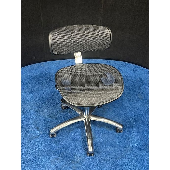 Crown Seating - Virtu C120DM - Mesh Dental Doctor Stool * Excellent Used Condition