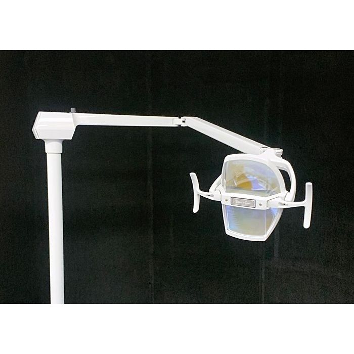 Pelton & Crane LFII Dental Post Mount Light *Refurbished
