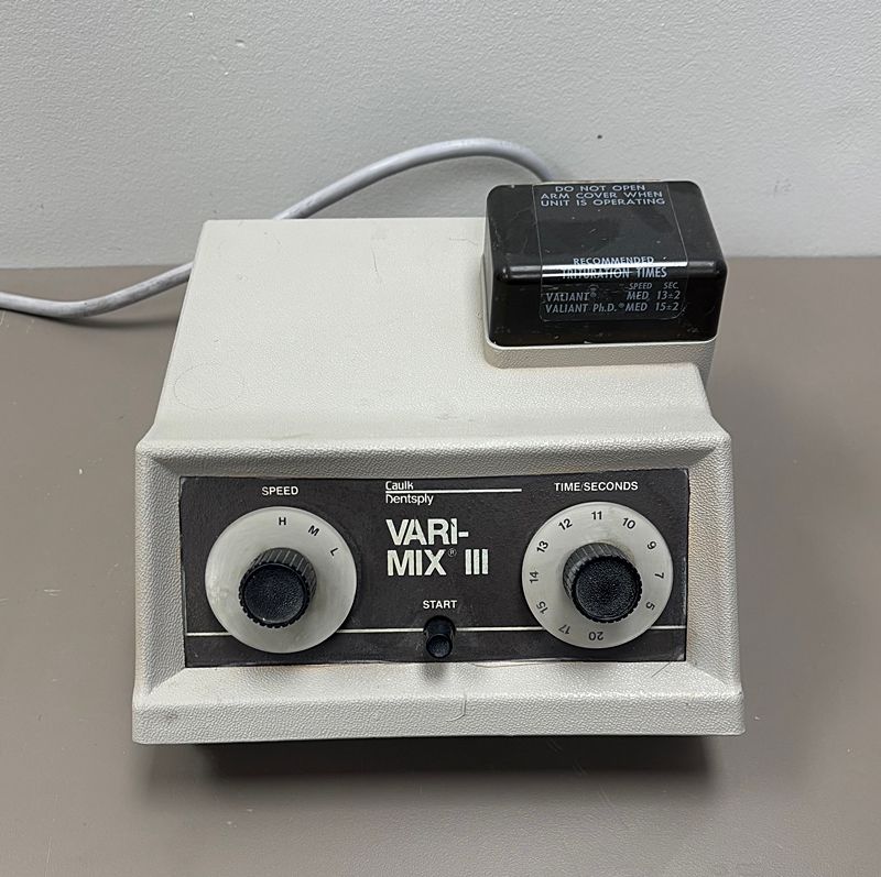 Dentsply/Caulk Vari-Mix 3 Amalgamator *Used Condition Dentsply/Caulk Vari-Mix 3 Amalgamator *Used Condition