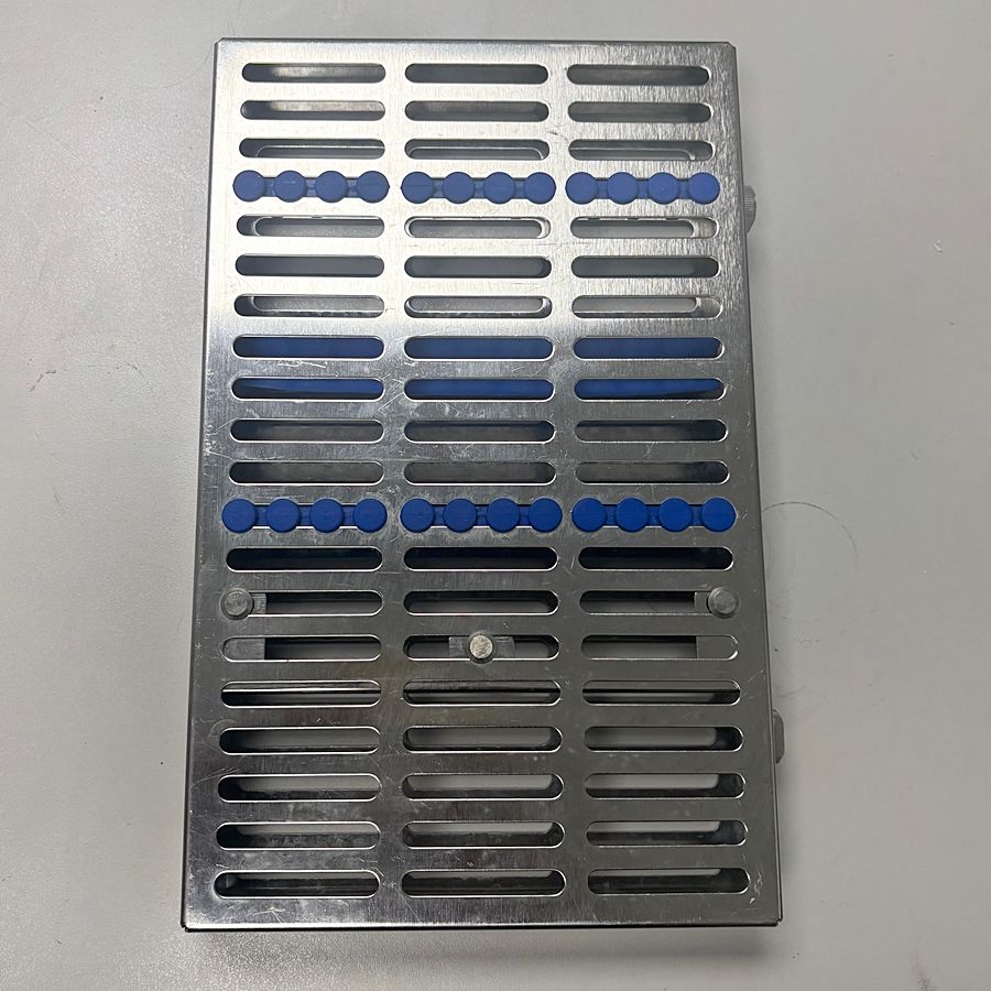 Hu-Friedy Sterilization Cassette (Blue) (10 1/2 Hu-Friedy Sterilization Cassette (Blue) (10 1/2" x 6 1/2" x 1 1/4") *Used