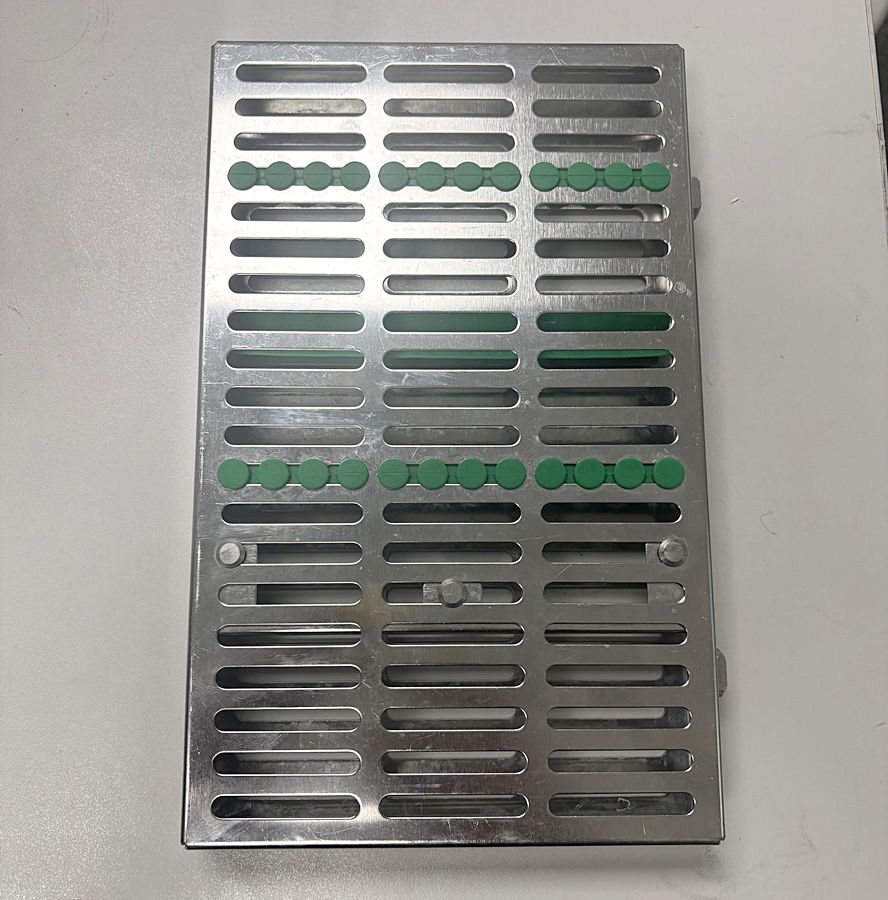 Hu-Friedy Sterilization Cassette (Green) (10 1/2 Hu-Friedy Sterilization Cassette (Green) (10 1/2" x 6 1/2" x 1 1/4") *Used