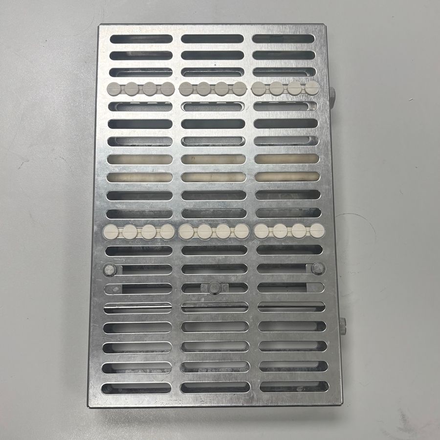 Hu-Friedy Sterilization Cassette (White) (10 1/2 Hu-Friedy Sterilization Cassette (White) (10 1/2" x 6 1/2" x 1 1/4") *Used