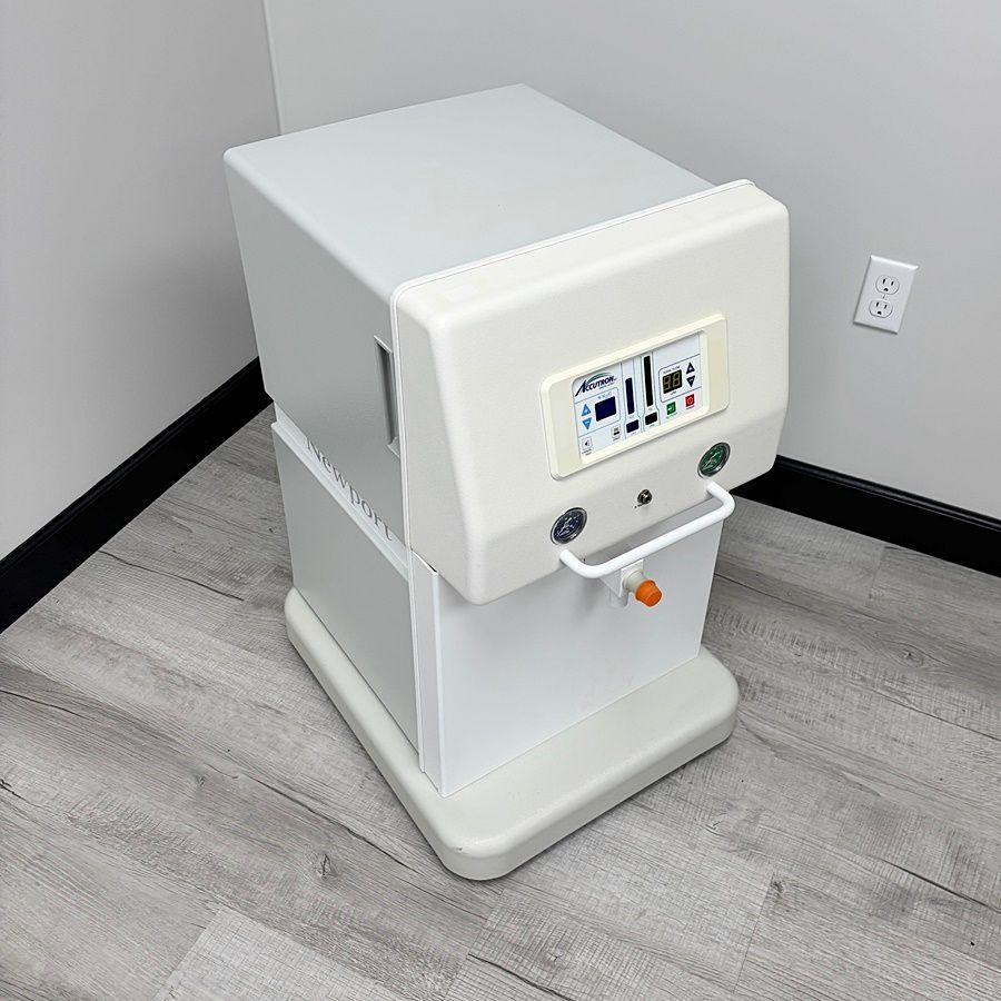 Accutron Newport Nitrous Flowmeter Mobile Cabinet - 4 Tank System *Excellent Used Condition Accutron Newport Nitrous Flowmeter Mobile Cabinet - 4 Tank System *Excellent Used Condition