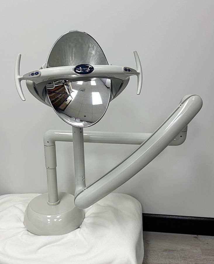 Pelton & Crane Helios 1800 Dental LED Ceiling Mount Examination Light (8' Ceiling Height) *Refurbished
