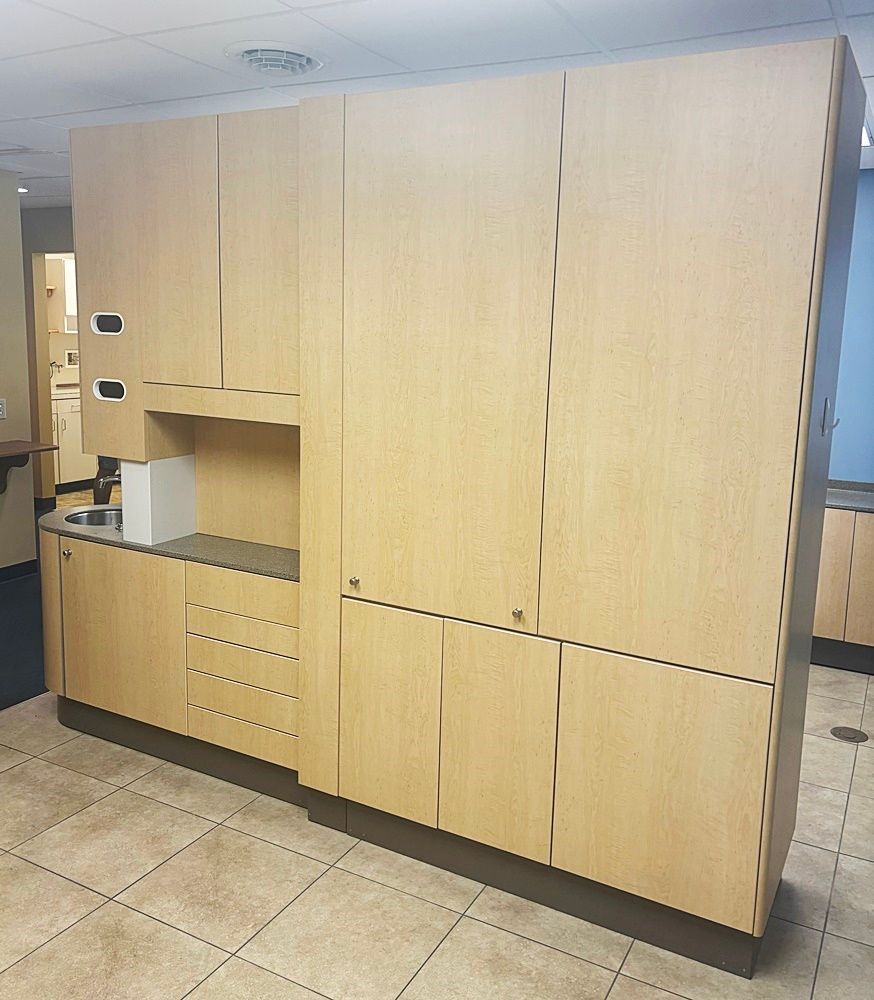 ADEC 5543 Center Island Console w/ X-Ray Pass Through & Privacy Doors (Maple) *Excellent Used Condition* ADEC 5543 Center Island Console w/ X-Ray Pass Through & Privacy Doors (Maple) *Excellent Used Condition*