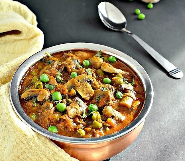 Sauteed Mushroom Peas Masala