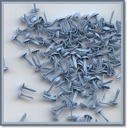 4,5 mm brads  100 stuks baby blue