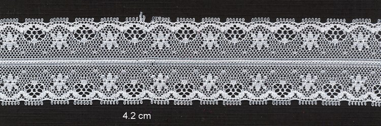 Ribbons 62 1m off white