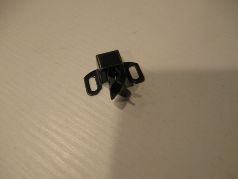 Clip de cendrier noir