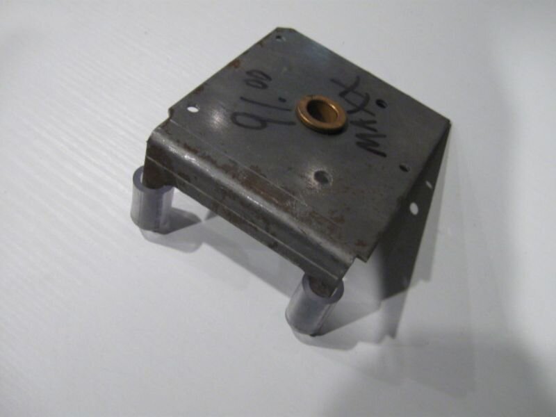 Plaque avec bague de vis