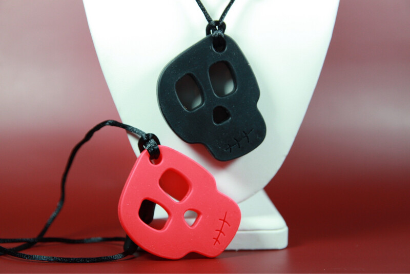 Large Skull Chew (Red,Green,Black)