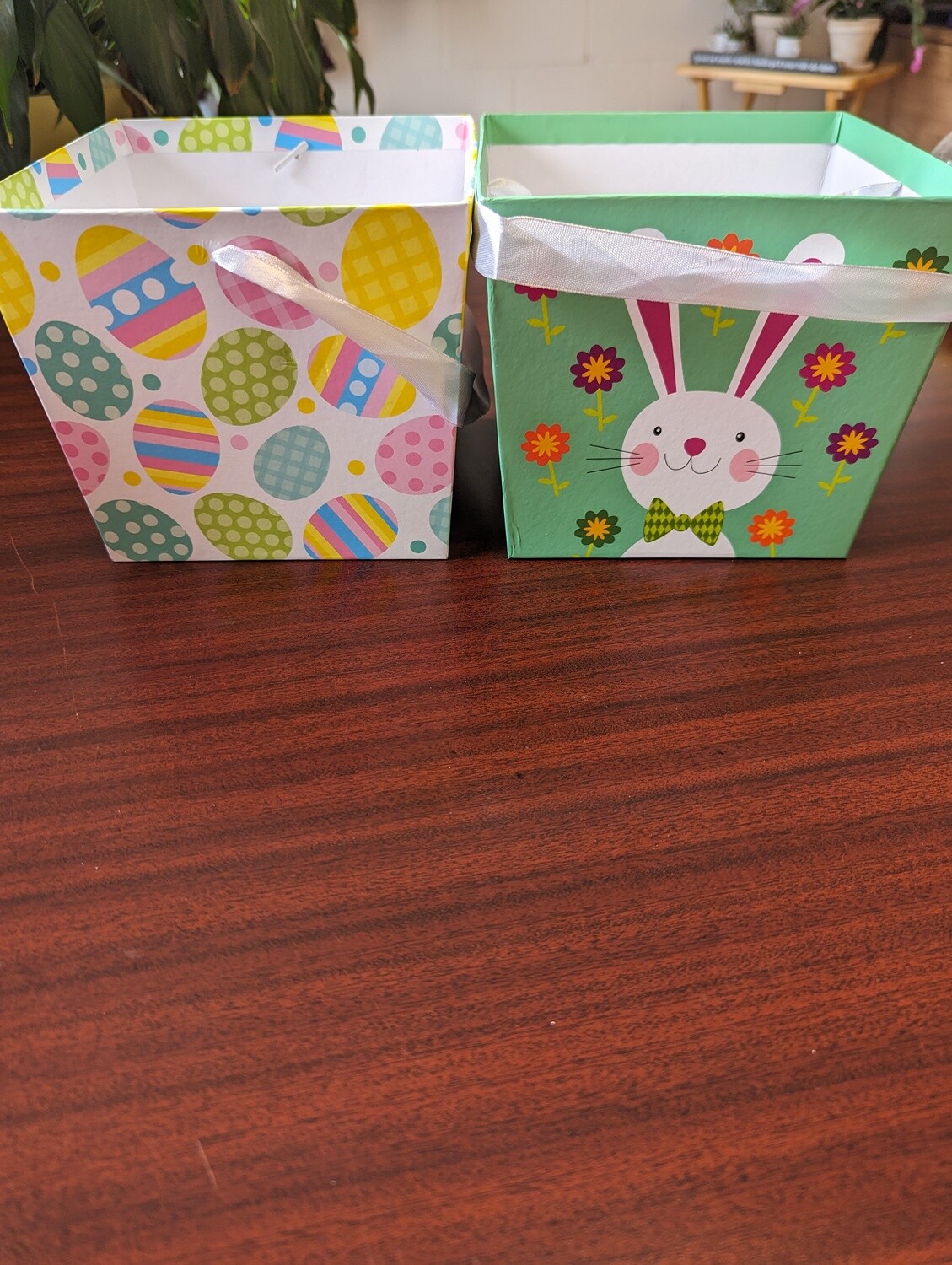 PANIER DE PAQUES AVEC POIGNE (PQ)