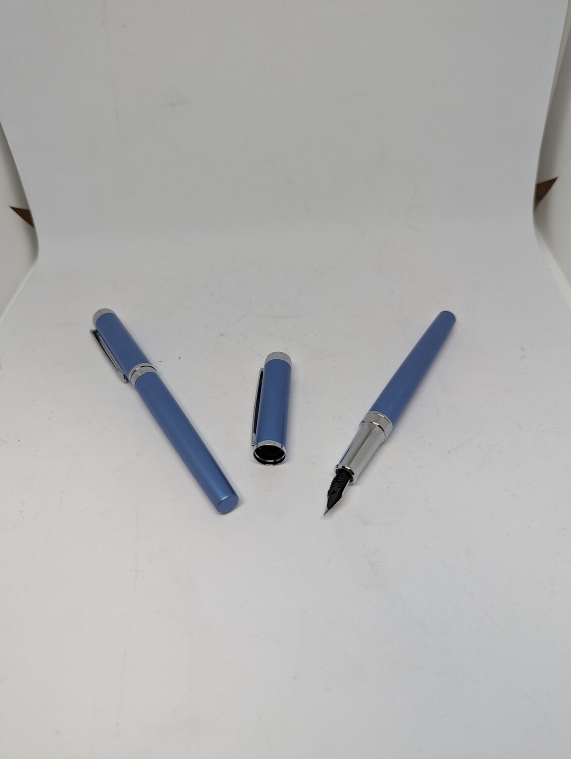 PLUME FONTAINE BLEU POUDRE (I1-4)