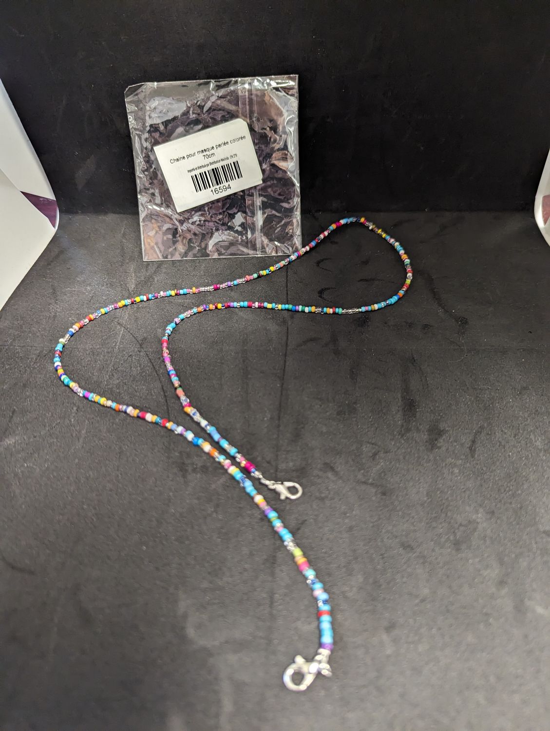 CHAINE POUR MASQUE PERLEE COLOREE 70 CM(E10-2)