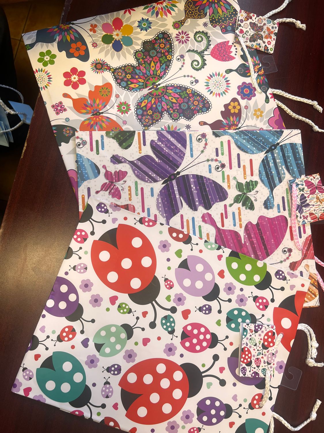 SAC CADEAU LARGE PAPILLON 3 MODÈLES ASST (C10)