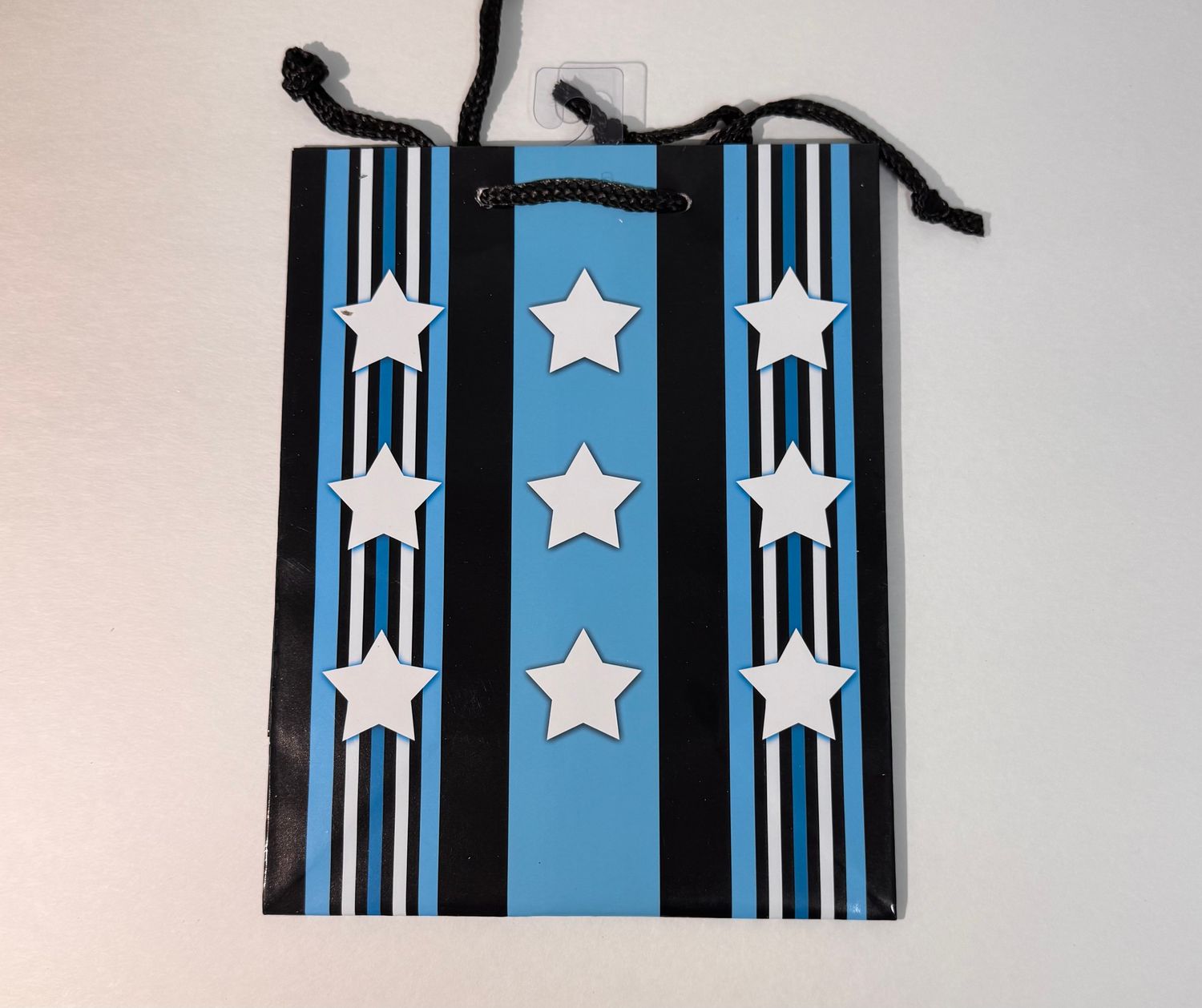 SAC CADEAU MOYEN LIGNÉ BLEU/NOIR AVEC ÉTOILE (D3-4)