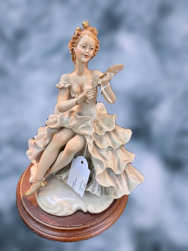 Capodimonte - Dama al trucco