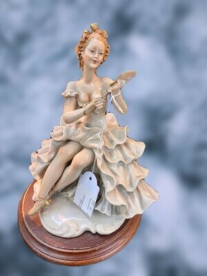 Capodimonte - Dama al trucco