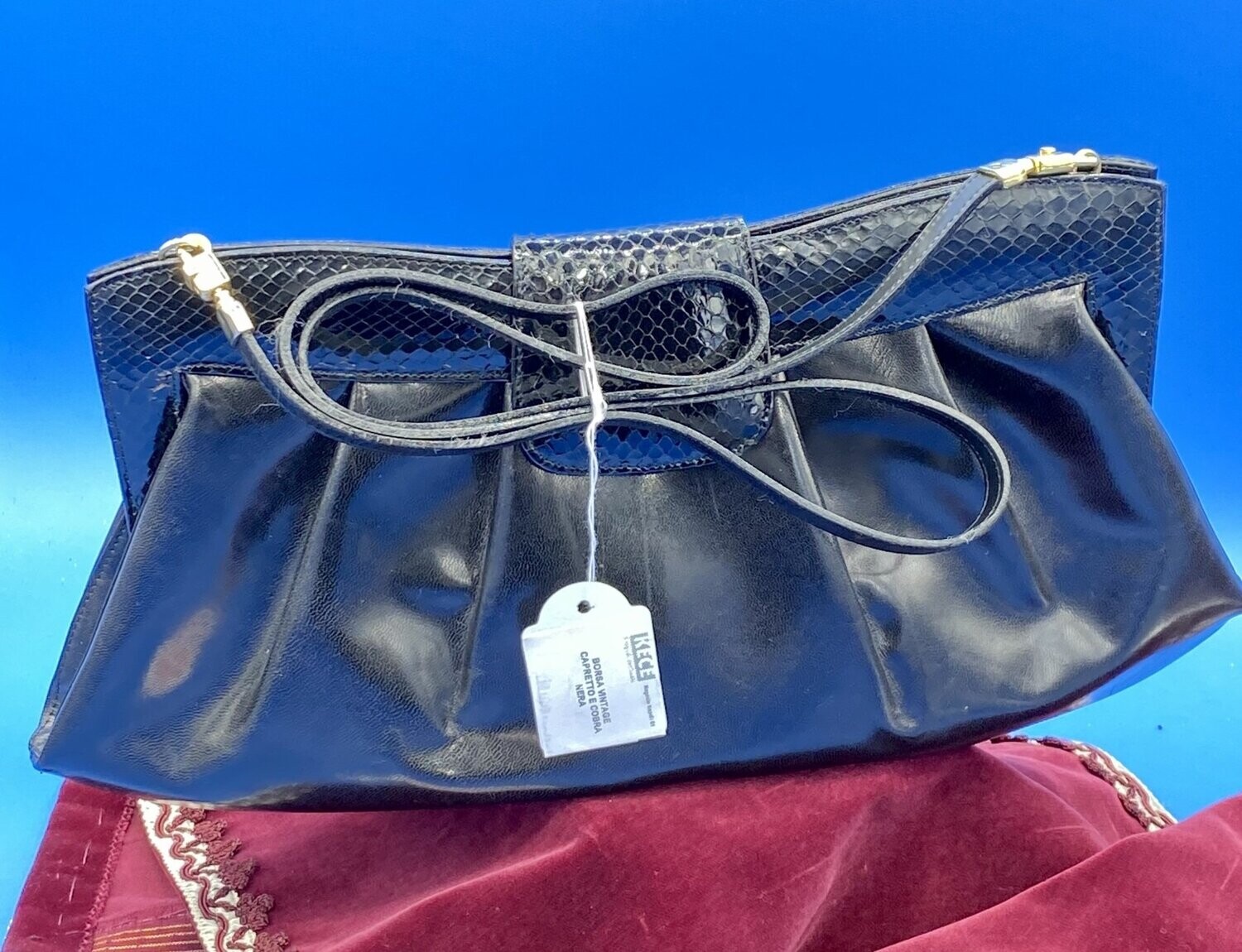 Borsa Quitod in vernice nera finiture in serpente