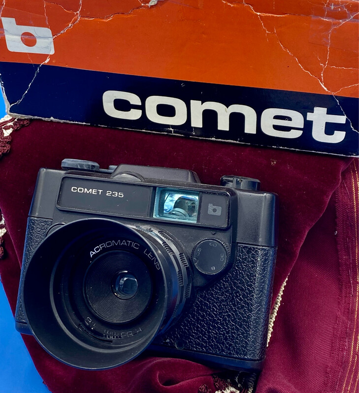 Fotocamera Comet 235
