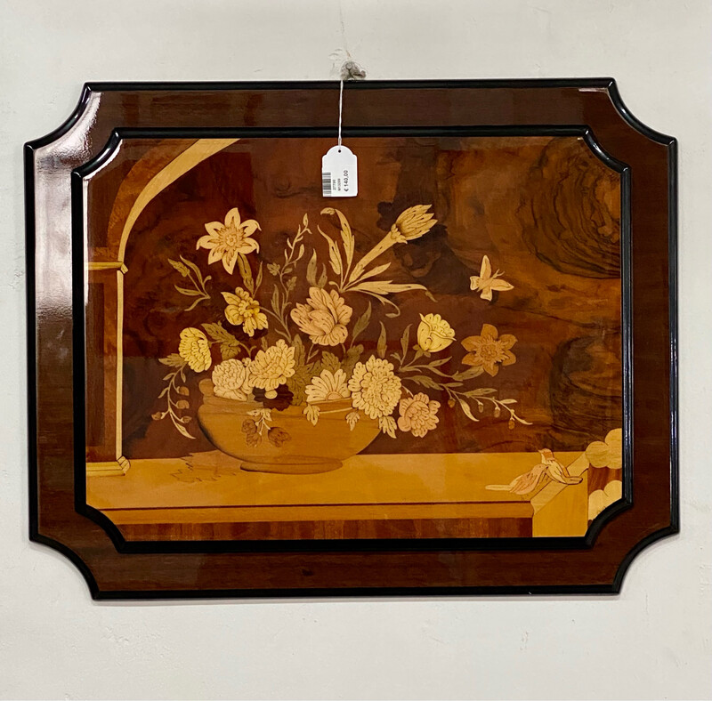Arte sorrentina sec. XX. Pannello intarsiato in legni vari a scena floreale