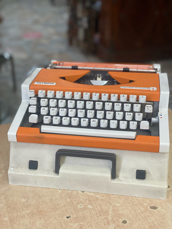 Macchina da scrivere portatile Olympia