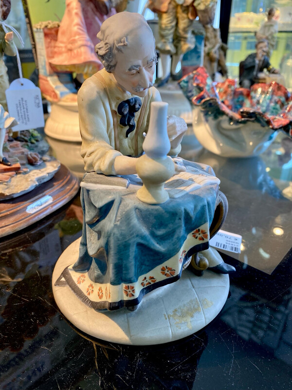 Pucci Capodimonte “il collezionista di francobolli”