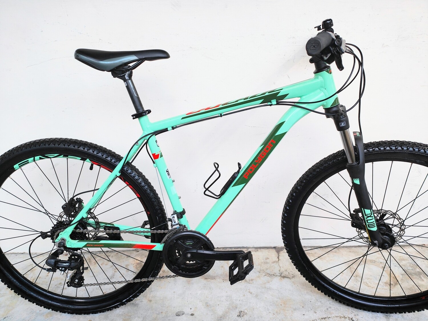 27.5 Polygon Cascade 4.0 Mountain Bike Bicycle with Hydraulic Brakes 24 Speed