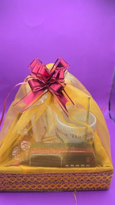 Customizable Gift Hamper
