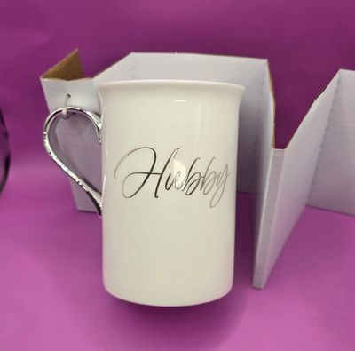 "Hubby &amp; Wifey" Mug Set