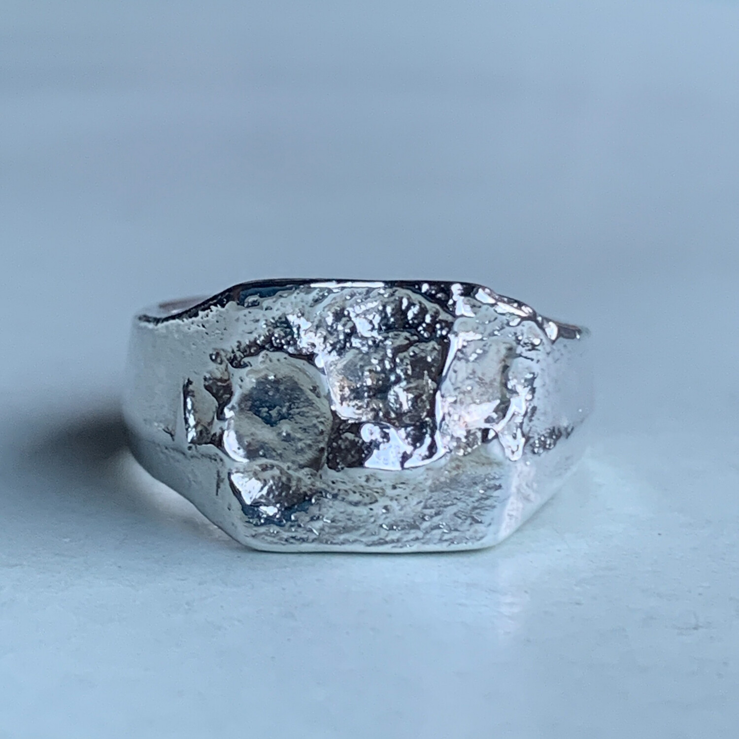 Bone signet
