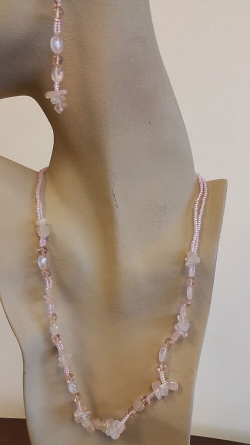 Rose Quartz Chips and Ovals Necklace and Earring Set