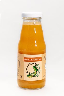 Scatola di succhi bio di mandarinotto 18 btg. Scatola di succhi bio di mandarinotto 18 btg.