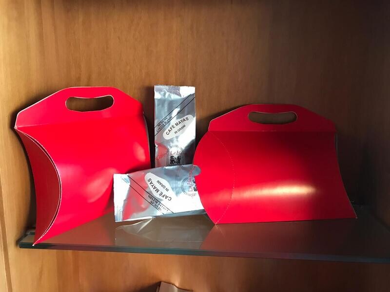 CAFÉ HACIENDA - CAFFÈ D'ALTURA 4 sacchetti da 250 GR. IN BAULETTO REGALO CAFÉ HACIENDA - CAFFÈ D'ALTURA 4 sacchetti da 250 GR. IN BAULETTO REGALO