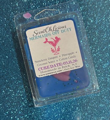 🧜🏻‍♀️ Mermaids Off Duty Clamshell
