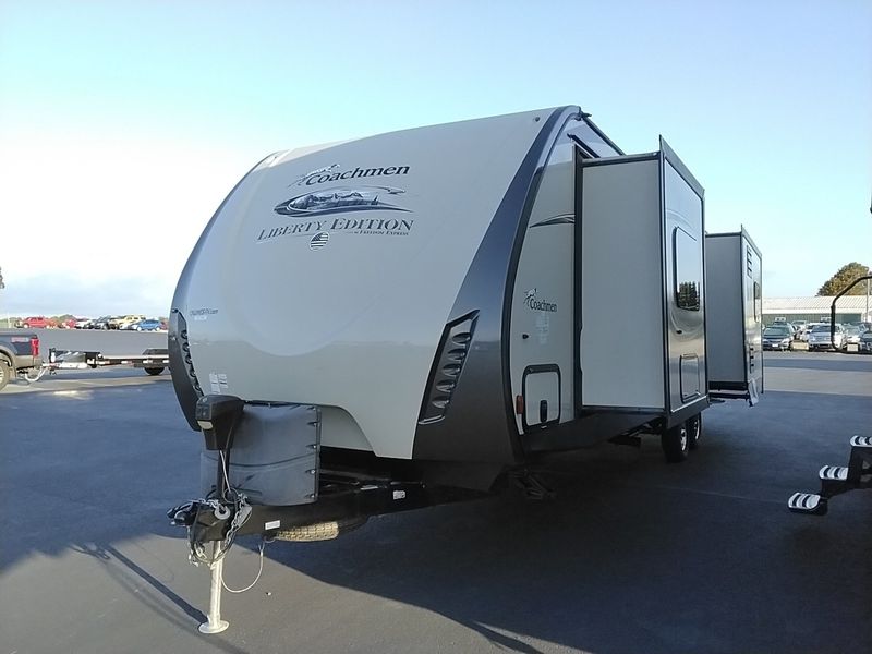 2015 FOREST RIVER COACHMEN LIBERTY EDITION