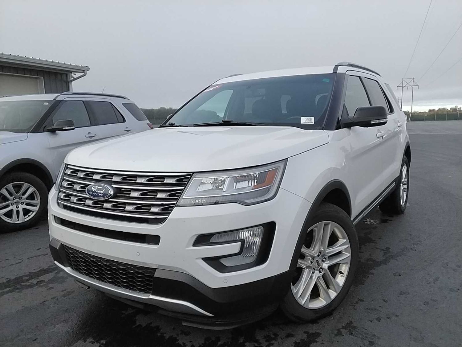 2016 Ford Explorer XLT's photo