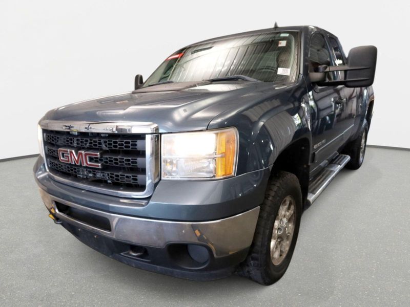 GMC Sierra 2500HD SLE 4WD Ext Cab 4D
