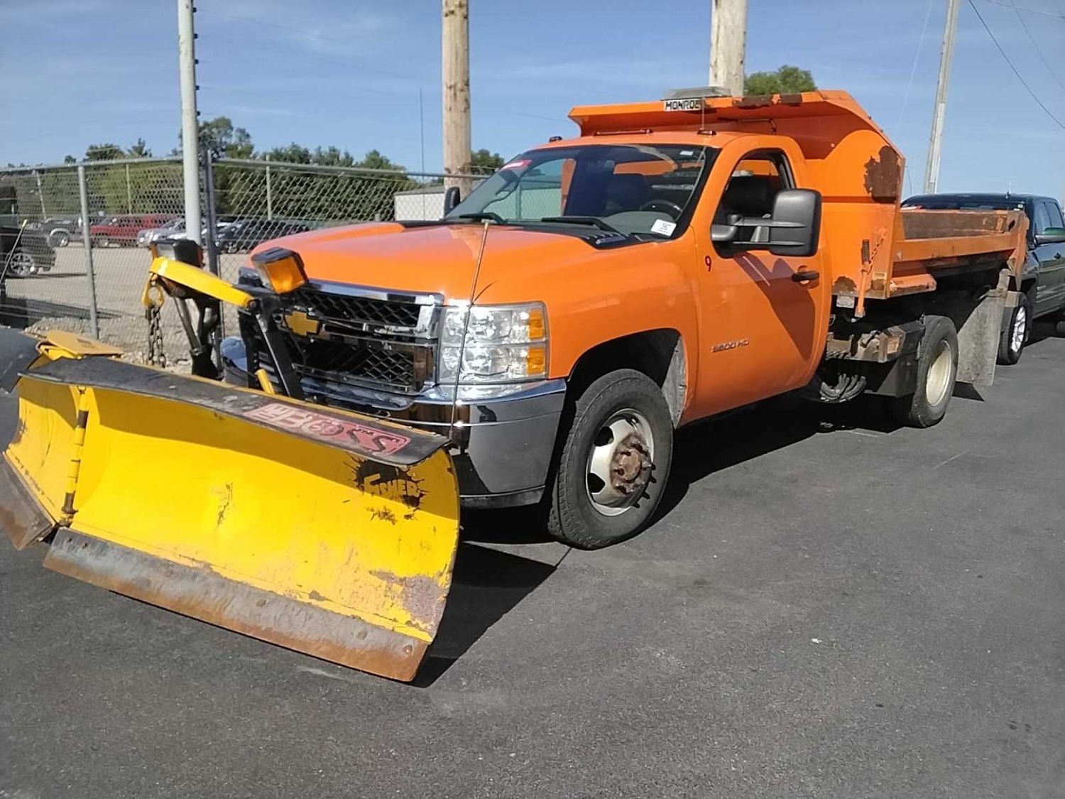 2012 Chevrolet Silverado 3500HD WT 4WD Dump box Truck 6.0 8cyl. Gasoline