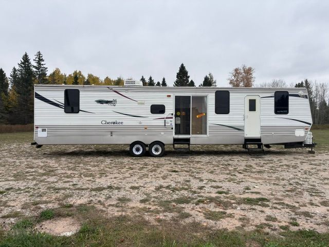 2008 Cherokee 39DB 2 Br, 2Ba Travel Trailer