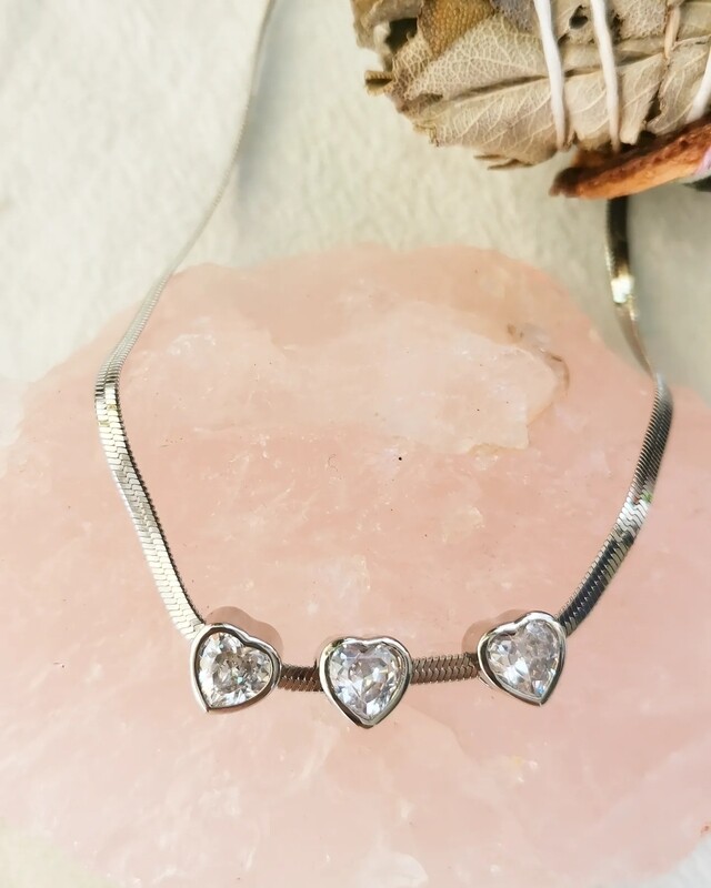 Collar ? A R I A ?