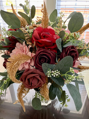 BRIDAL BOUQUETS THAT CONVERT TO CENTERPIECES