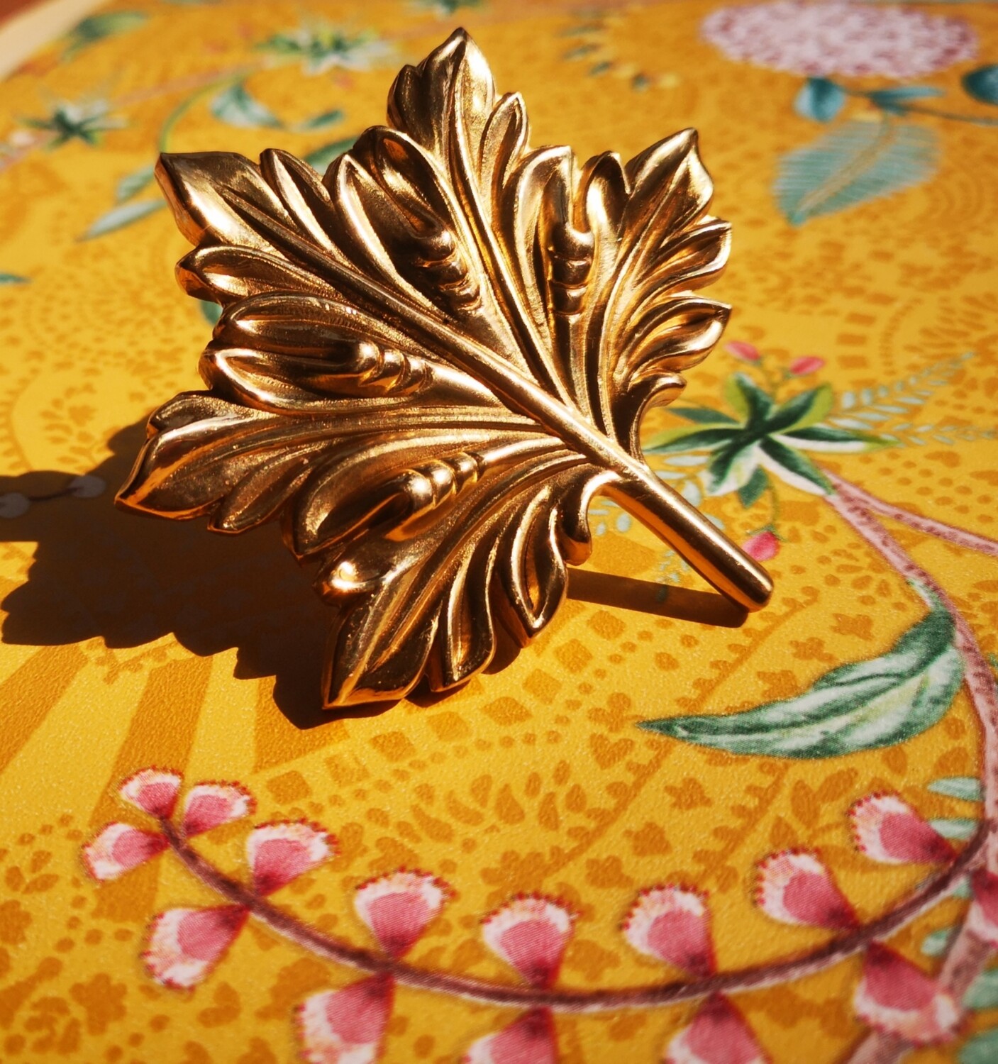 Golden maple leaf shaped cabinet pull